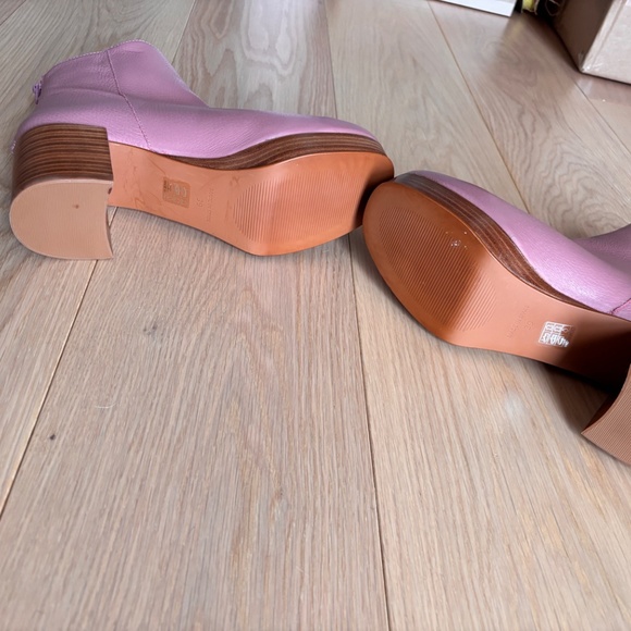 Speed platform ankle boot in Lilac by Intentionally Blank - Picture 5 of 13